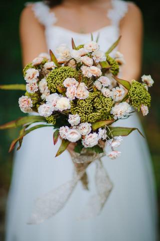 9 Ways To Save On Wedding Flowers